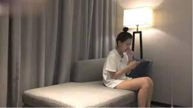 约了个丸子头甜美萌妹啪啪舌吻互舔调情骑乘抱着猛操