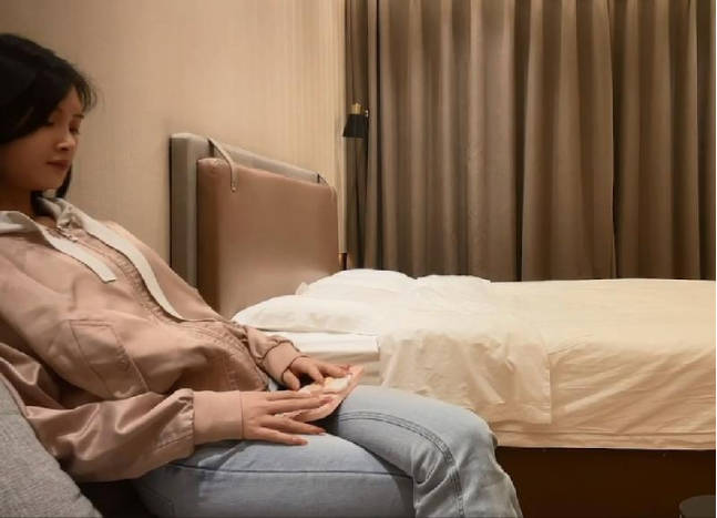 約了個模特兼職週邊，身材很美前凸后翹