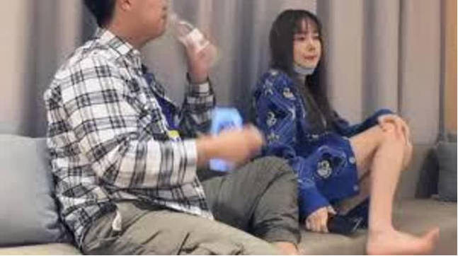 回归约了个高颜值篮衣妹子啪啪互摸舔弄调情操再到床上后入猛操