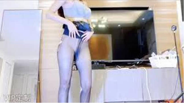 秀人超人气女神VIP专属新作《黑丝勾引》无内黑丝露鲍鱼超级诱人