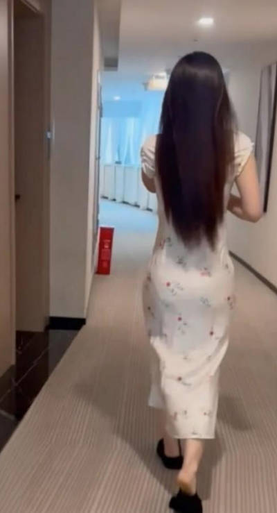 暑假約炮大三極品女神身穿豹紋內褲行床笫之歡主動調情發騷操起來呻吟不斷