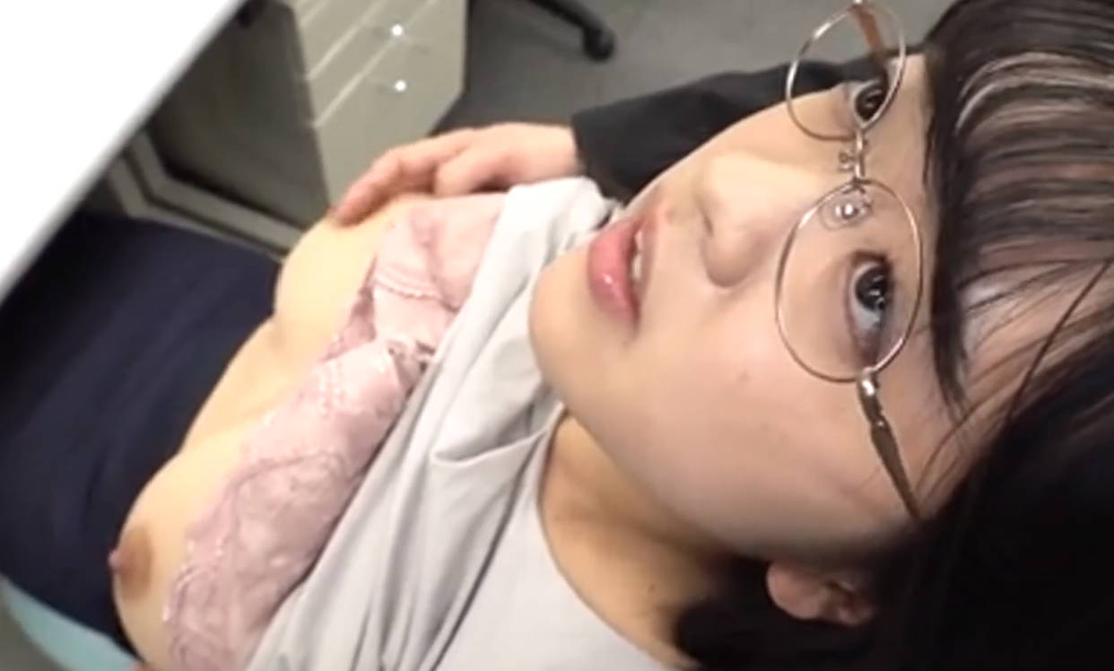 LULU-070あだ名が《三十路メガネ》の地味巨乳先輩OLがチクビで感じまくるド変態乳首セックスをするなんて思いもよらなかった…！舞奈みく 