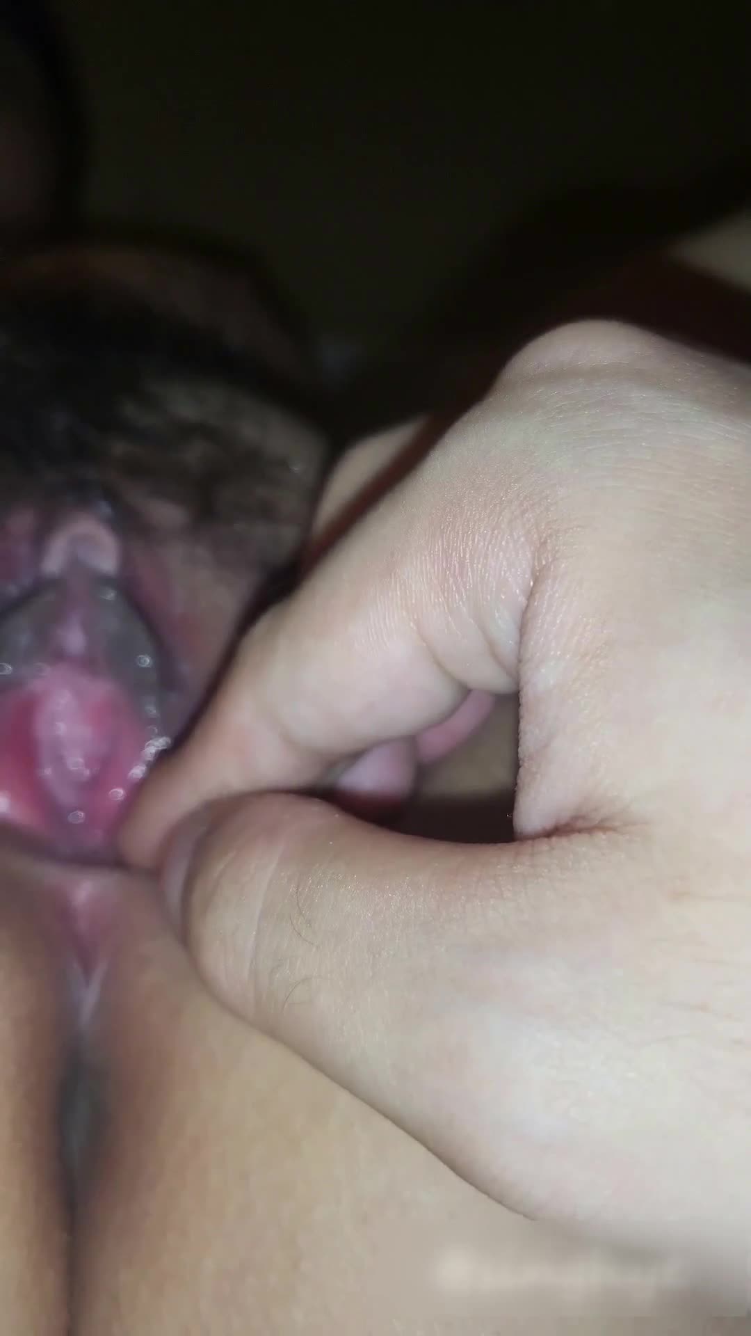 2024年3月，推特约炮大神，【singhye】，19岁嫩妹，发育的真不错，奶子好大，抠穴水汪汪