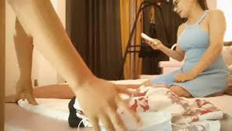 知性美人妻黑框眼镜一戴超有感觉蓝色战衣极品大胸骚逼被干特写欣赏