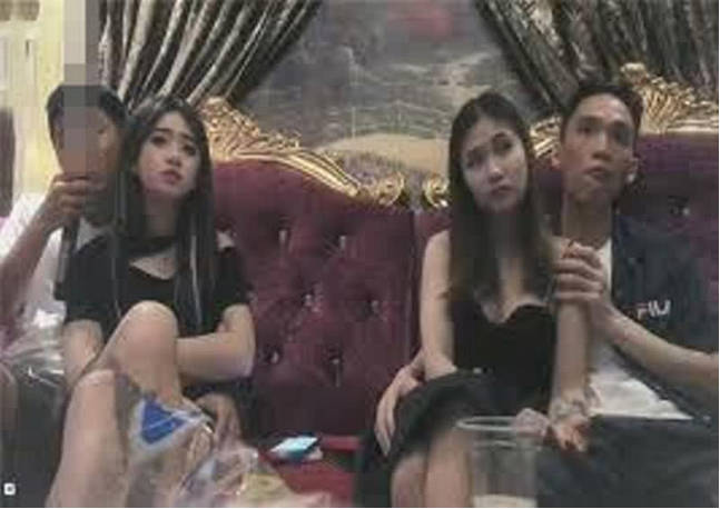 兄弟一起4P极品外围劲爆刺激人气爆棚