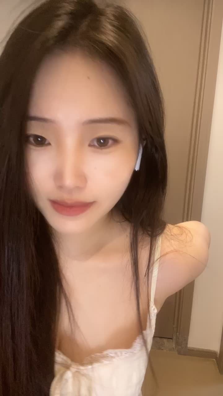 二零二五六月二十九号_月亮躲在云朵1