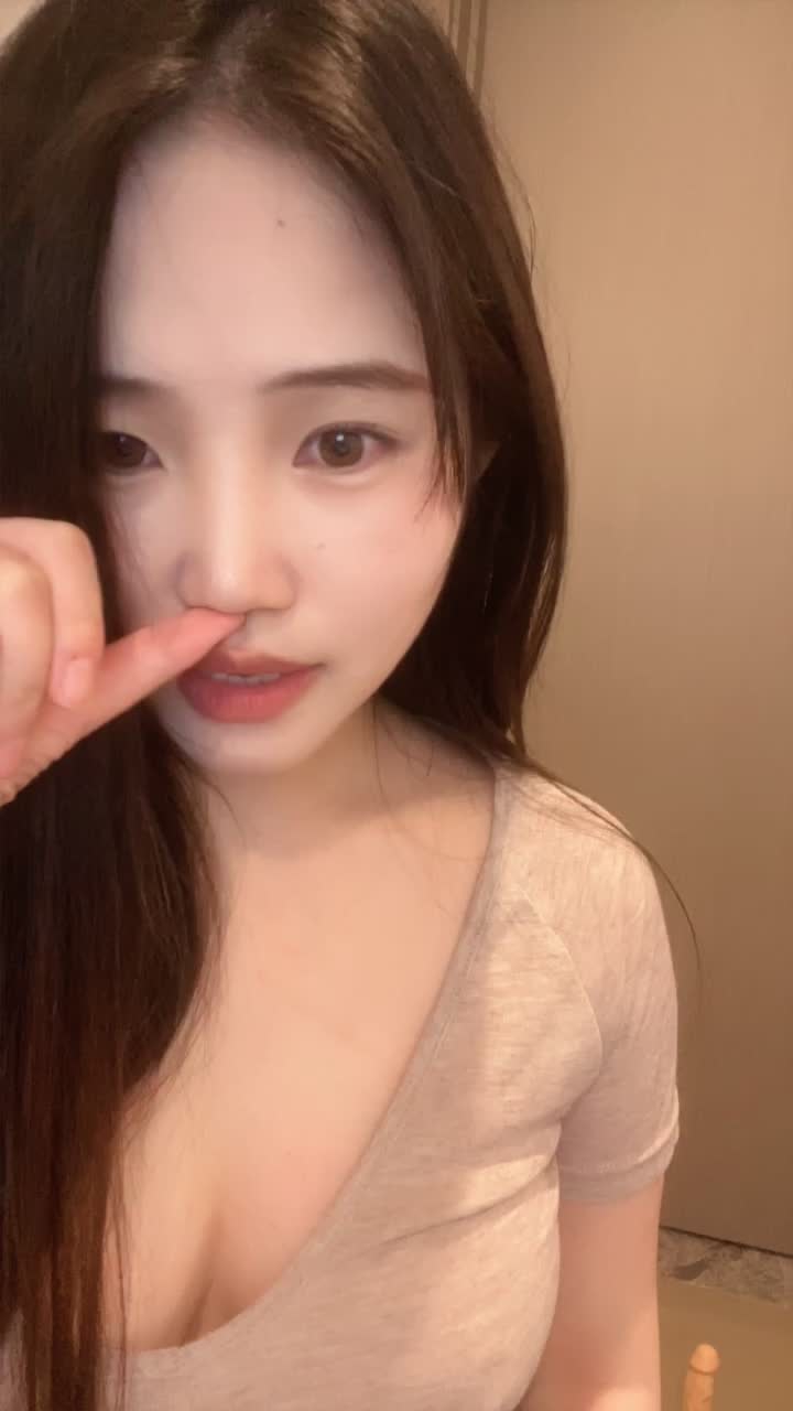 二零二五六月二十一号_月亮躲在云朵1