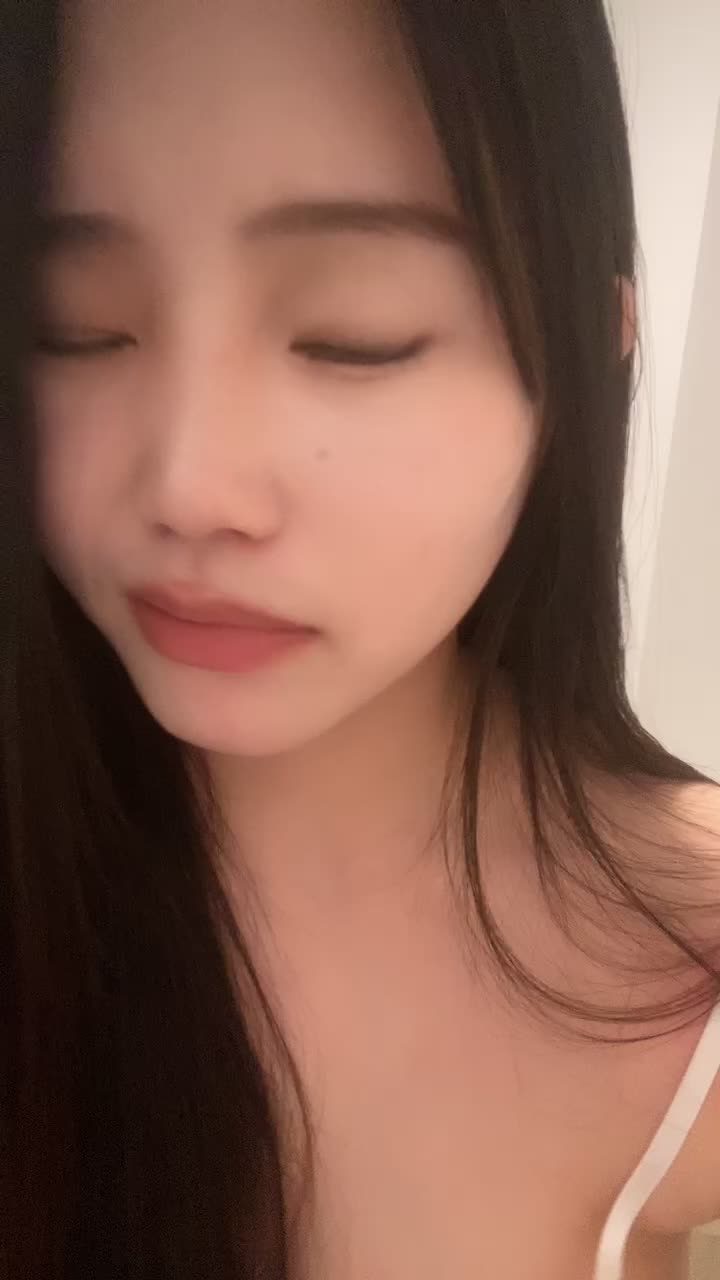 二零二五六月二十号_月亮躲在云朵1