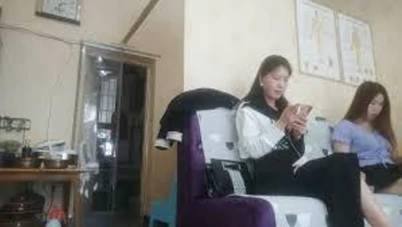 美腿少妇大长腿又细又白出租屋里抠穴操逼小骚妇淫水多娇喘阵阵