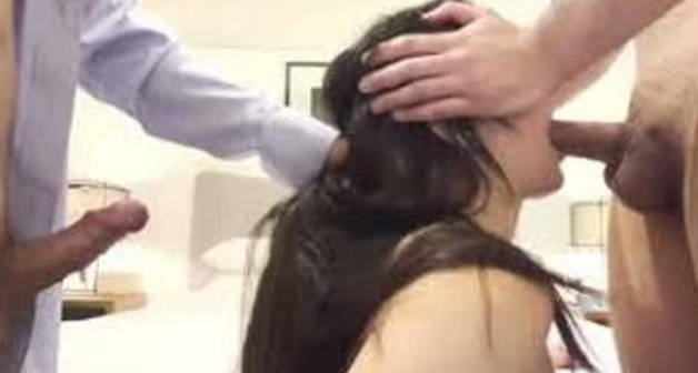 青春美眉3P被两根大鸡吧无套输出前后夹击三洞全开最后射了一肚皮_2