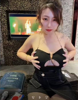 极品大UU”艾王马Emma”情色KTV 唱歌也能被玩到虚脱