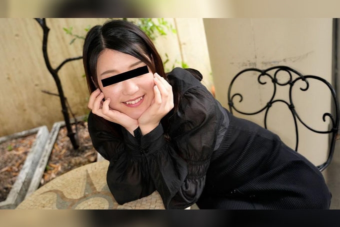 美丽丰满小胸女人用嘴唇为您服务！