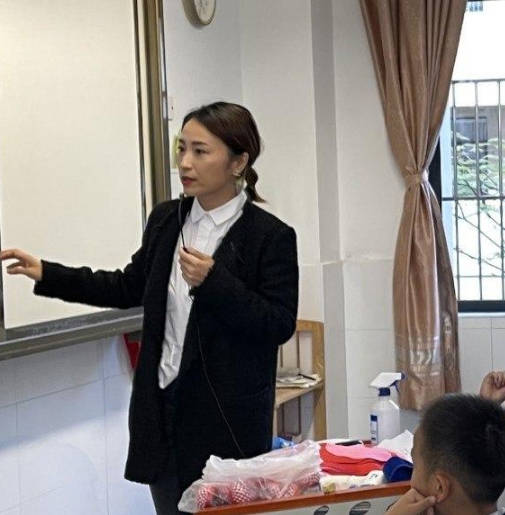 优质教师恋爱脑变成曝光母狗