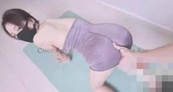 极品骚婊反差嫩模性感瑜伽裤完美勾勒出女神魔鬼身材，美腿尤物翘起美臀暴力后入蜜穴