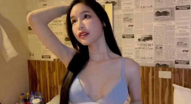 台灣AV搭訕勁爆S級身材清邁時裝嫩模 情色旅遊 番外篇 高挑白皙巨乳 緊緻小腹水蛇腰 爆幹榨精尤物