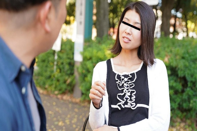 以时尚检查为借口来接一个美丽的妻子！即时性爱！