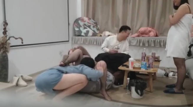 夫婦換妻輪流操，浪叫不停，對白精彩