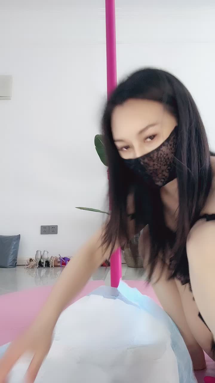 二零二五三月二十四号_钢管舞俏俏1