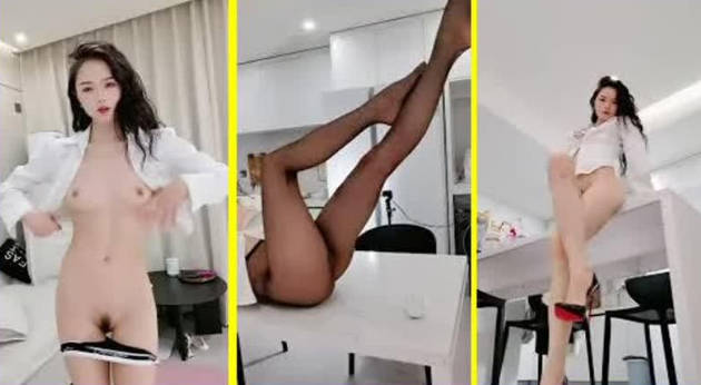 魅力气质颜值于一身的极品御姐诱惑，一字马才艺丝袜高跟情趣装，旁边还有好大哥帮忙抠逼，道具抽插呻吟可射