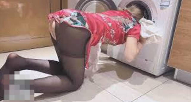 中华娘cos简直不要太诱人从进入前的矜持到插入后的全方位电动小马达，魔鬼身材白虎粉逼高潮颤挛抽搐 