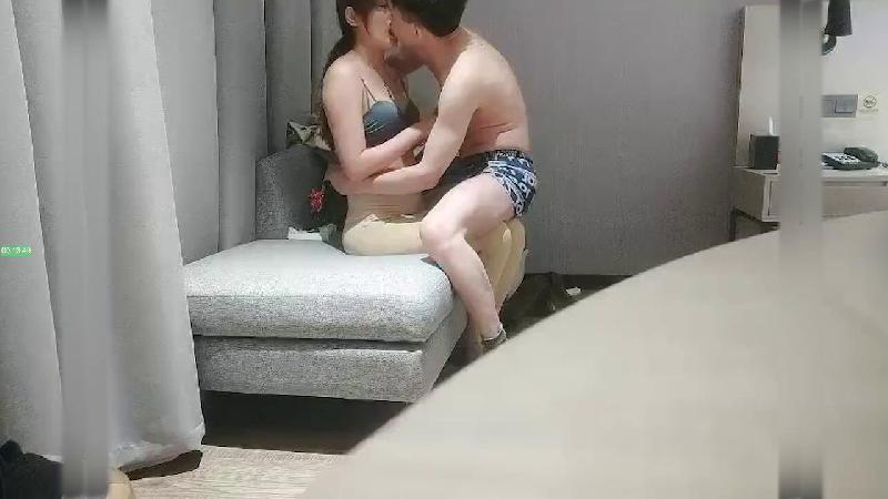 新人表哥探花酒店約外圍上門服務顏值還可以的小姐口活不錯服務好 