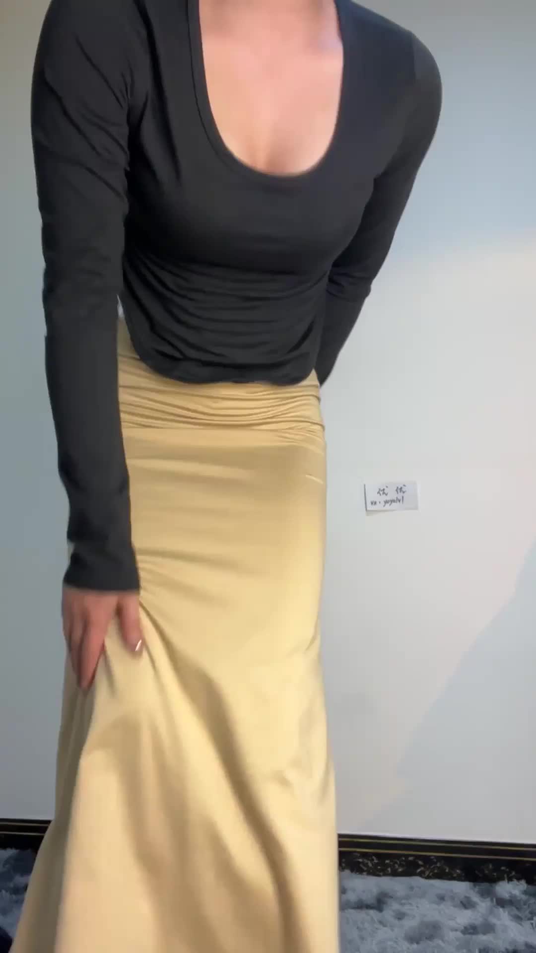 ⚡⚡极品翘臀长腿网络女神【优优】最新定制乱伦，黑丝包臀长裙淫语脱光勾引儿子+碎花旗袍被金主无套爆肏颜射，撸点超高1  