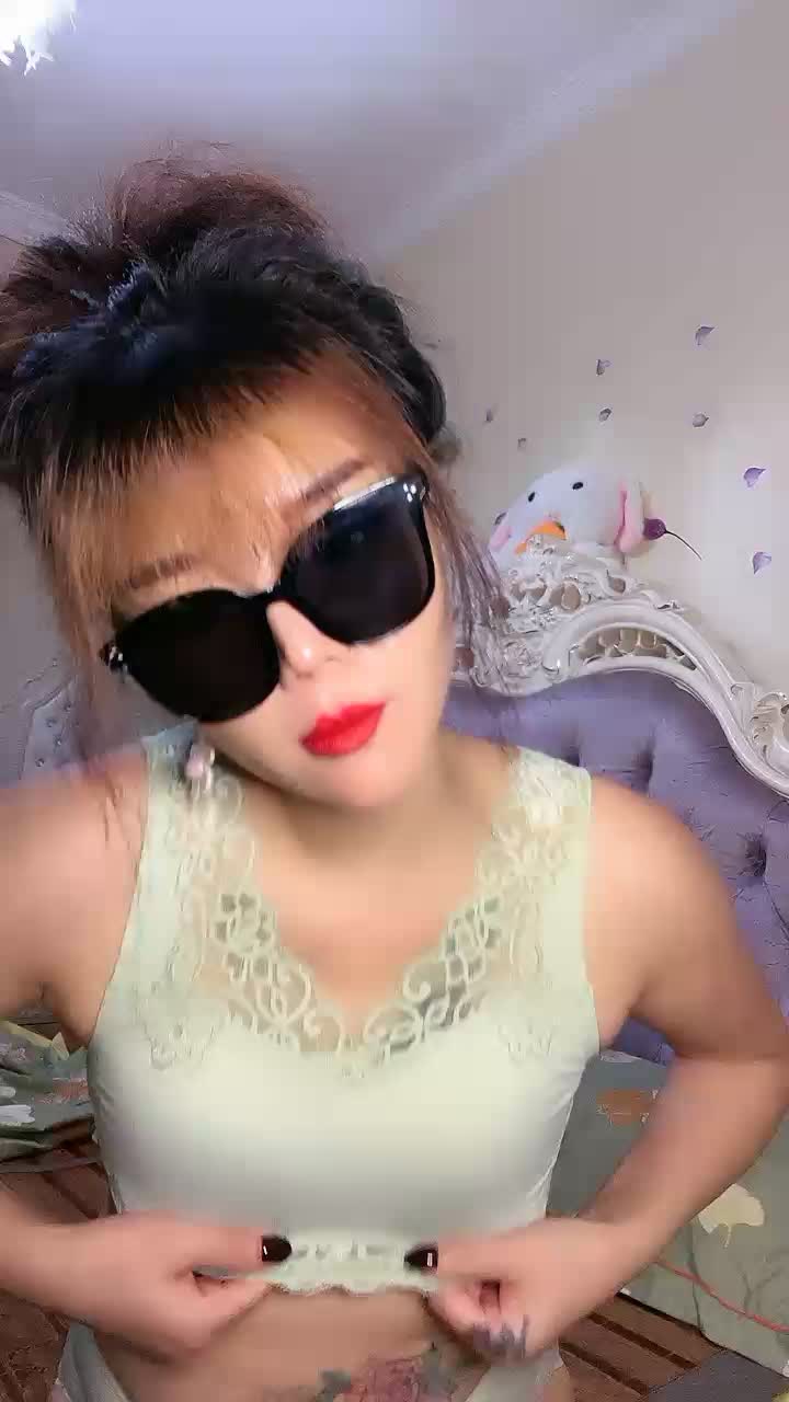 二零二三七月十二_一碰就碰水小姐姐