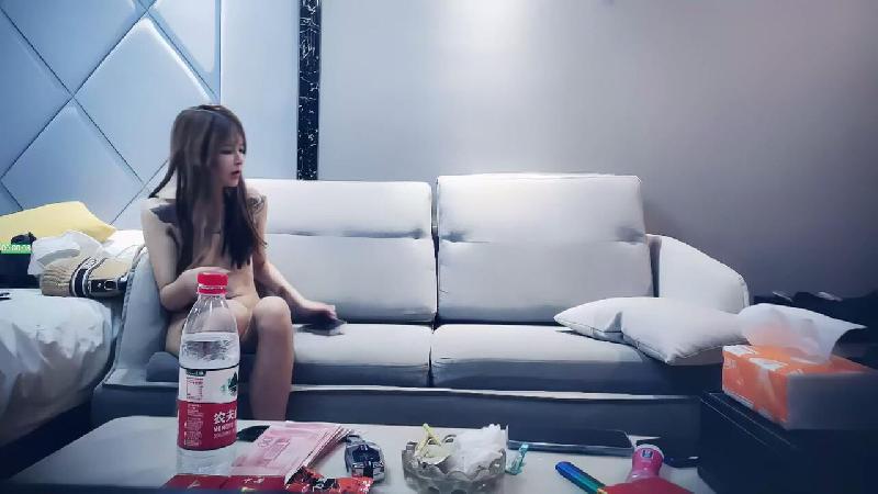 仲達尋花趙總約網紅外圍妹妹紙太騷來勁加鐘繼續蹲著埋頭深喉口交泰山壓頂操的妹紙啊啊叫 