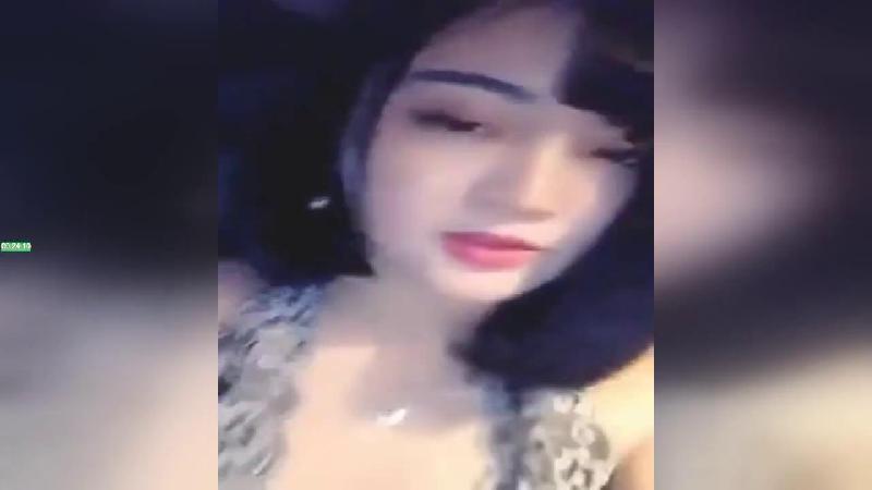 清純靚麗的短發氣質美女夜晚開著豪車去接粉絲網友路邊玩車震,操的淫聲浪語,太舒服沒控制住被內射了 