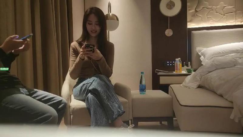 【掙錢買奧迪水泥】大圈高端大長腿甜美靚女你騷不騷騎乘掰開屁股就是操搞得騷女直浪叫