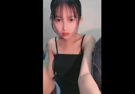 美少女主播_極品美少女學生下海直播露奶自慰