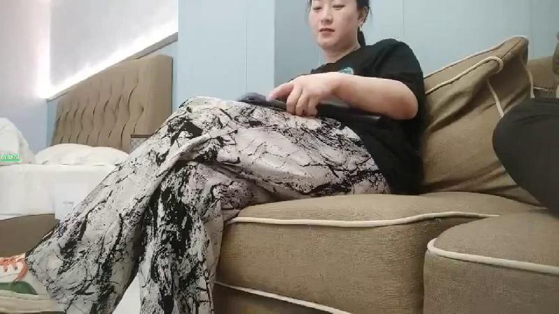 【愛情故事】人妻收割機泡良大神新獵物風情万種嫵媚動人長裙下濕了一大片激情啪啪 