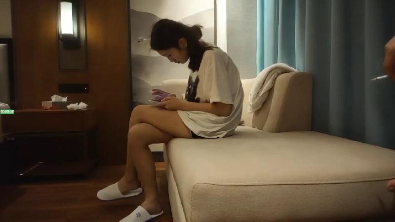 【秘密的咪咪】首場探花大圈小仙女神似劉浩存第二炮床上干香汗淋漓秀發凌亂