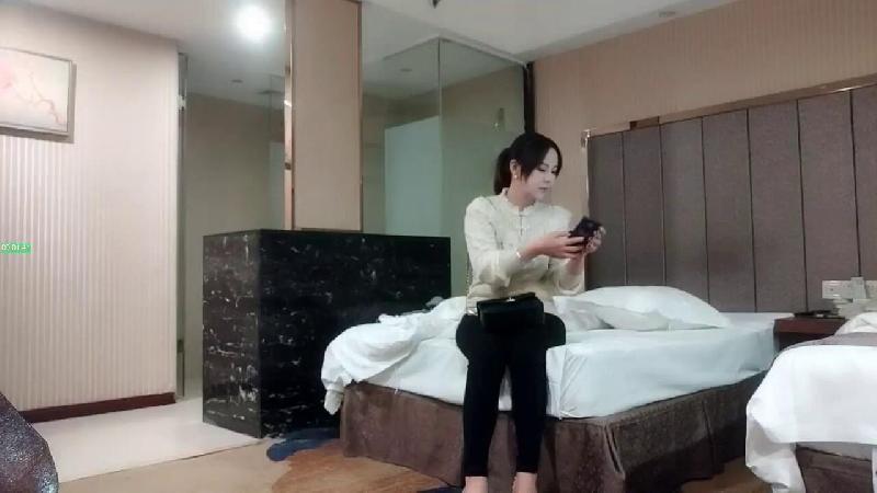 【黑白雙探】韻味十足騷女乳交舔屌服務周到扛起雙腿就是操大屁股上位騎坐激情猛操浪叫 