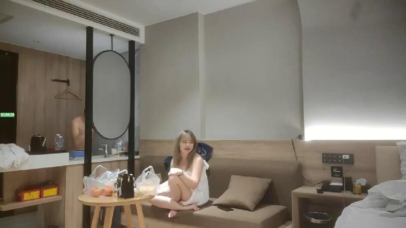 【小狐狸操良家】肉感大奶騷熟女洗完澡吃點水果再開操鏡頭前吸吮舔屌揉著大奶子正入抽插猛操  