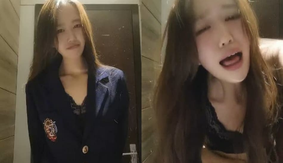 在KTV公厕里自慰，保洁阿姨突然来打扫卫生差点被发现，没尽兴回到包间里又干了一炮 