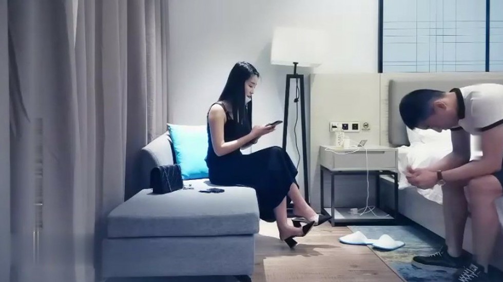 极品外围女酒店被干的受不了了 淫叫声动听   