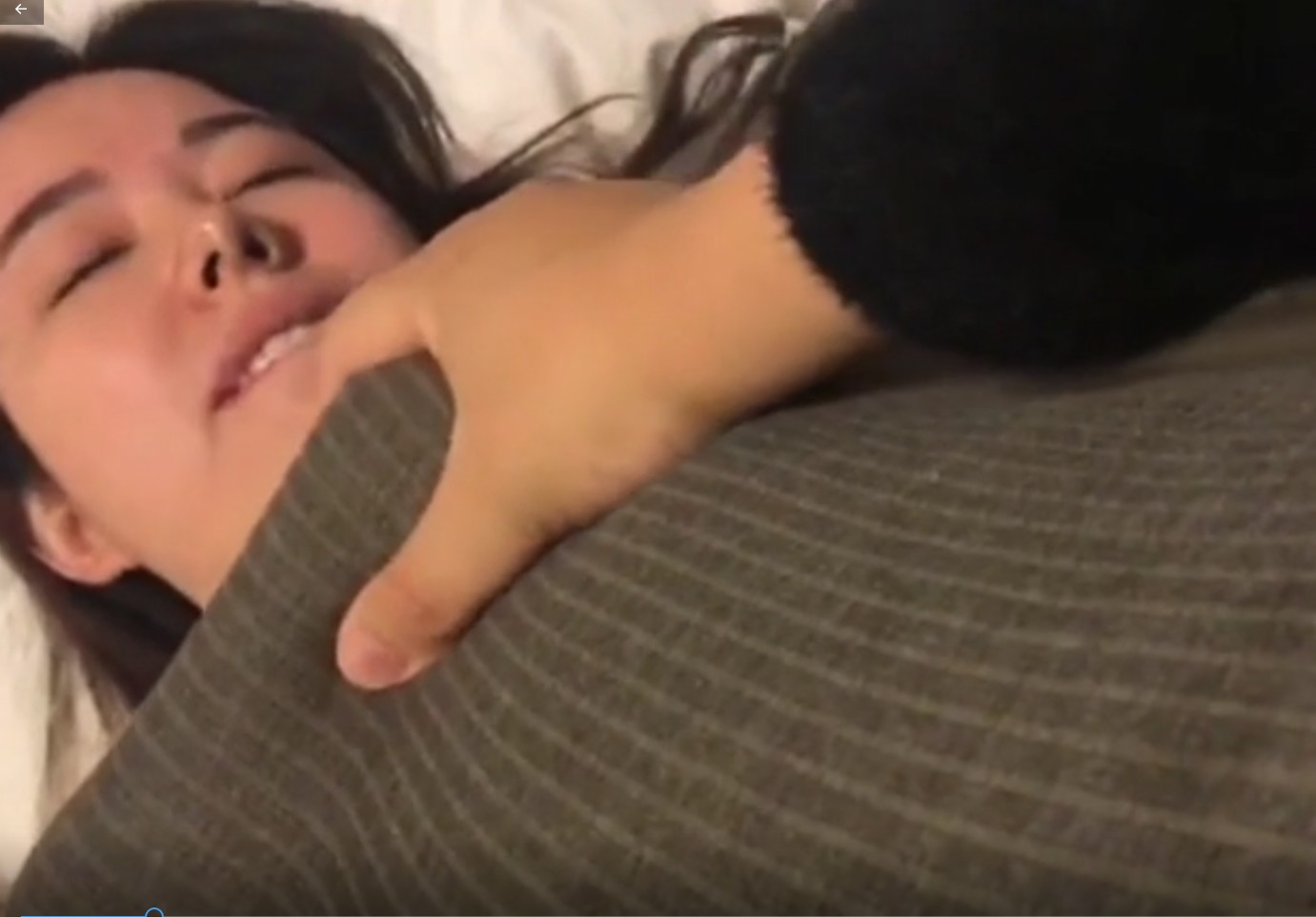 和朋友的媳妇酒店开房偷情试探一下问她找个人一块干她好不好   