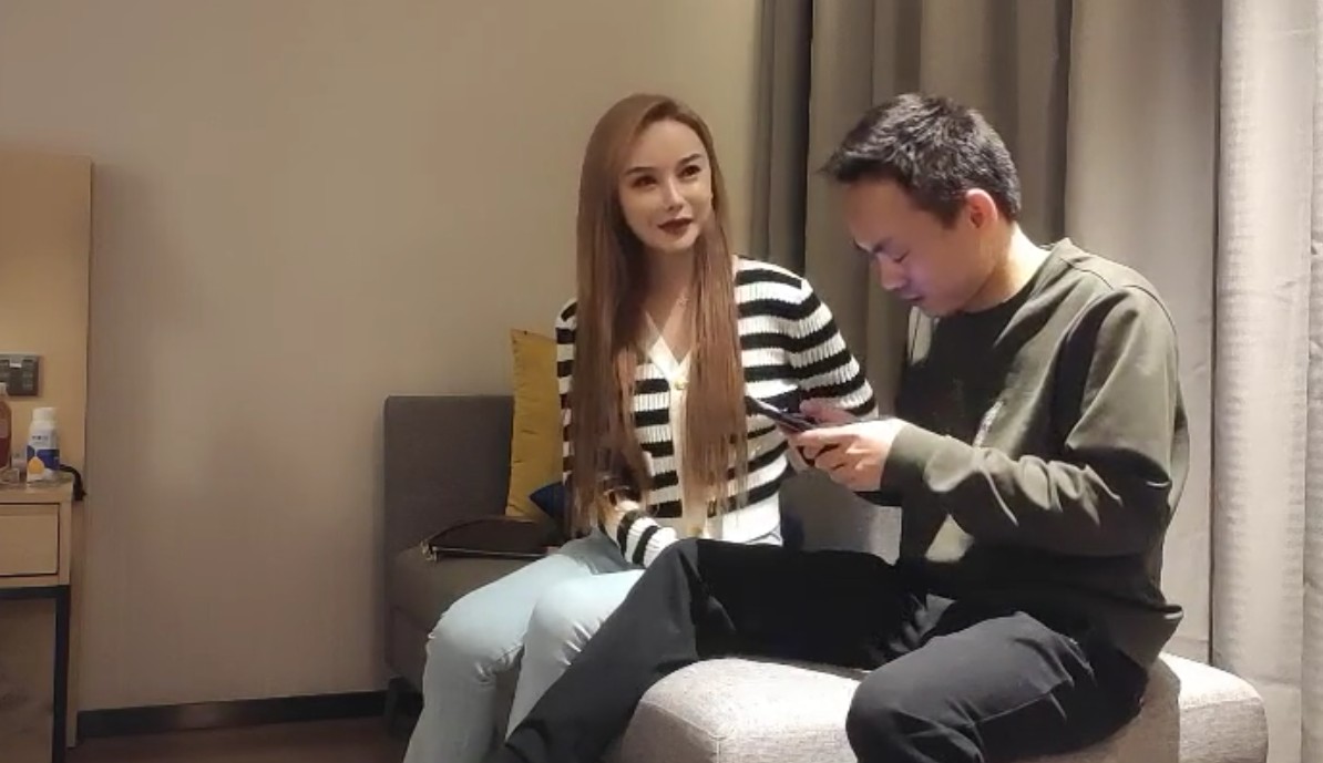 网红模特明星脸淫娃高跟鞋操逼 