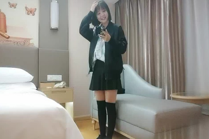 今夜高端外围继续 甜美短发气质邻家女神 舔穴口交啪啪激情无限