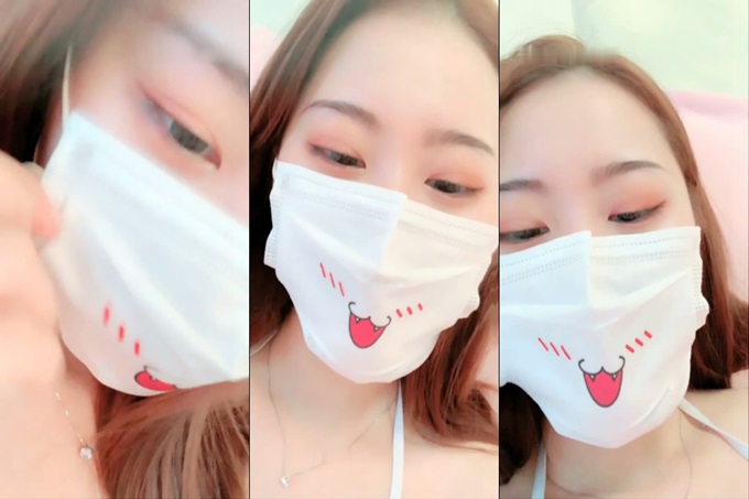 颜值不错长相甜美妹子道具自慰 白皙皮肤情趣装按摩器震动逼逼高潮喷水 很是诱惑喜欢不要错过 