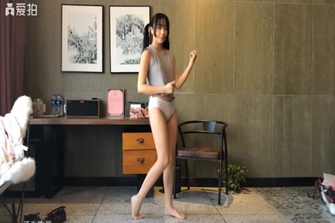 ｛最新网曝事件｝B站很火的舞蹈区双马尾可爱美少女浆果儿全裸宅舞才艺表演流出身材没得说多套制服装 