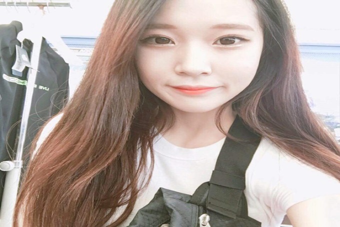 『反差女友』人前文静可爱 私下情欲母狗性奴 狗链跪地爬行 被干的伸舌娇喘 乞求射嘴里吃主人精华 