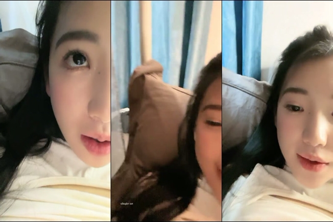 南京上学 真实校园宿舍 【大二学妹】。胸围34D，馒头粉逼，可以空降线下约，舍友在旁边 