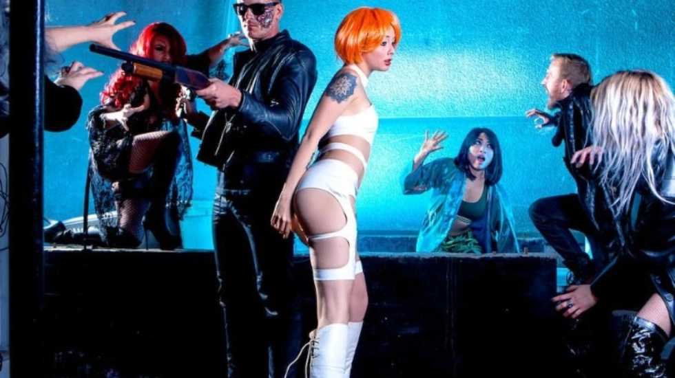 Rina Ellis 拯救世界：90年代成人恶搞 Episode 1 