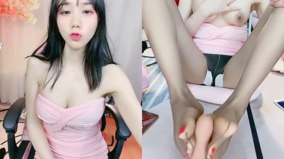 很骚的美女主播性感情趣装水狂流 