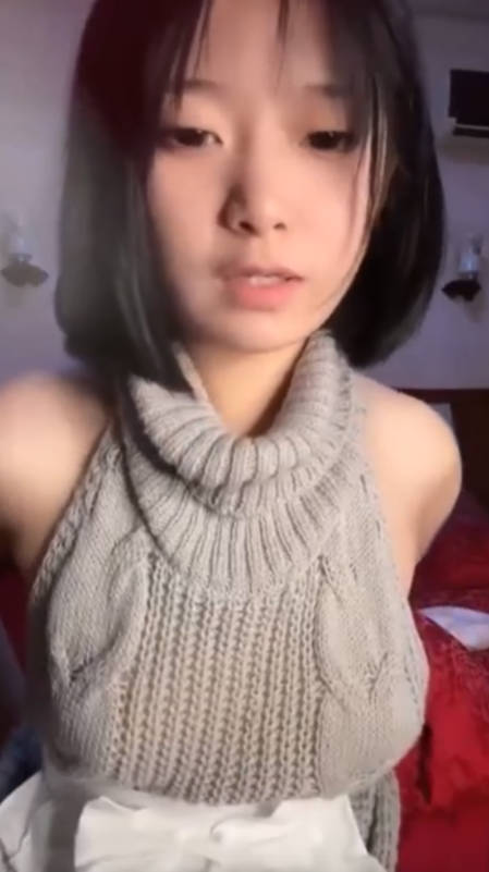 清纯美少女刚下海！文静乖巧卡哇伊！脱光光娇小身材，嫩穴掰开特写，展示身材极度诱惑 