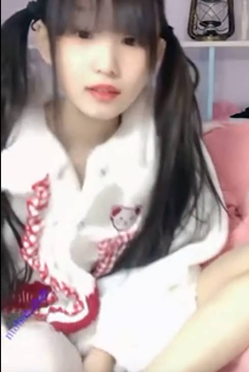 雙馬尾有點萌嗲聲嗲氣妹子,死庫水誘惑,奶子不大,身材纖瘦,青春的味道 