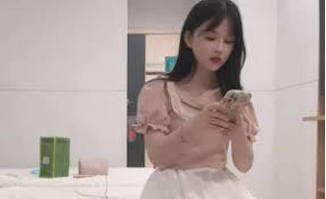 高端外围猎手约了个极品兼职学生妹，颜值超高非常清纯！羡慕大佬夜夜做新郎