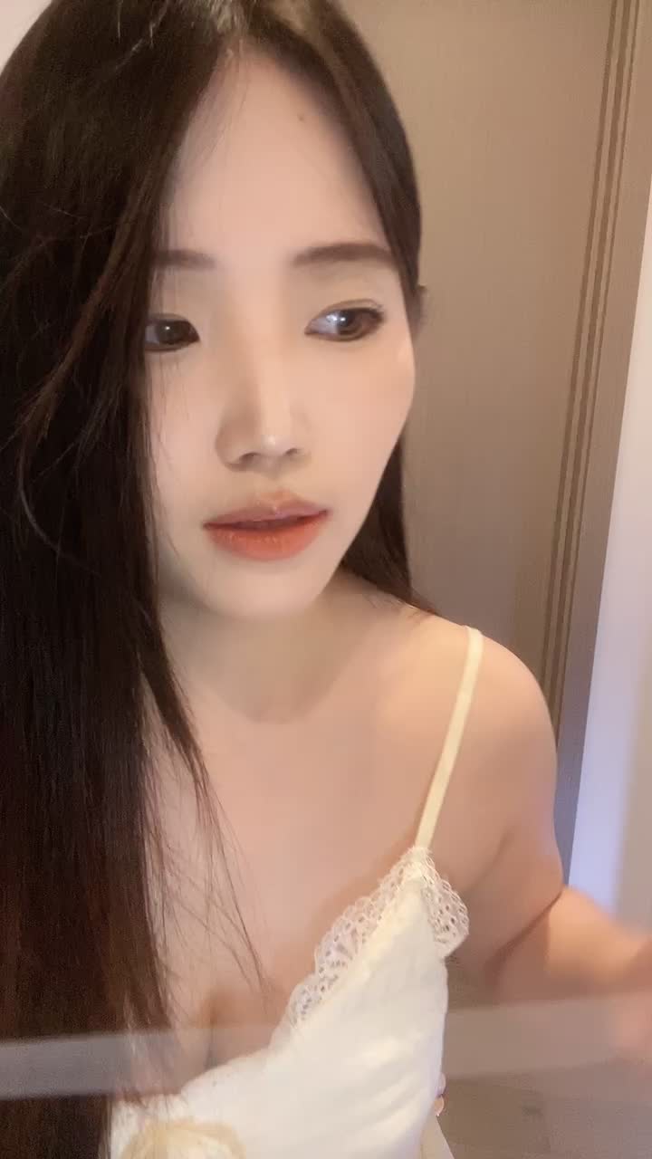 二零二五八月十三号_月亮躲在云朵1